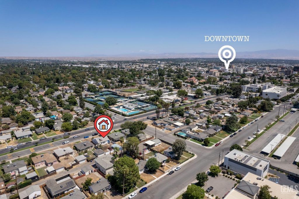 Photo of 2615 Truxtun Avenue, Bakersfield, CA 93301 (MLS # 202602711)