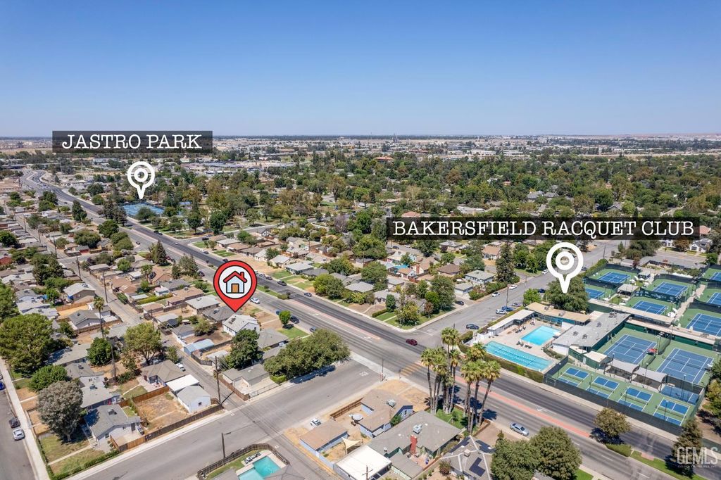 Photo of 2615 Truxtun Avenue, Bakersfield, CA 93301 (MLS # 202602711)