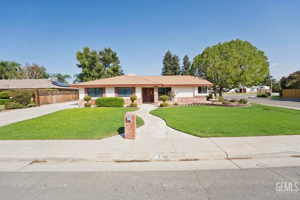 Photo of 7700 Peanut Avenue, Bakersfield, CA 93308 (MLS # 202511123)