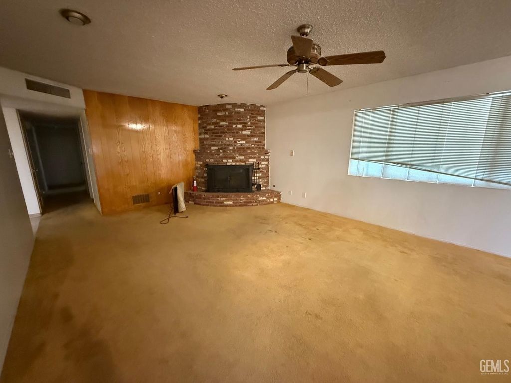 Photo of 6029 Lori Way, Bakersfield, CA 93308 (MLS # 202511354)