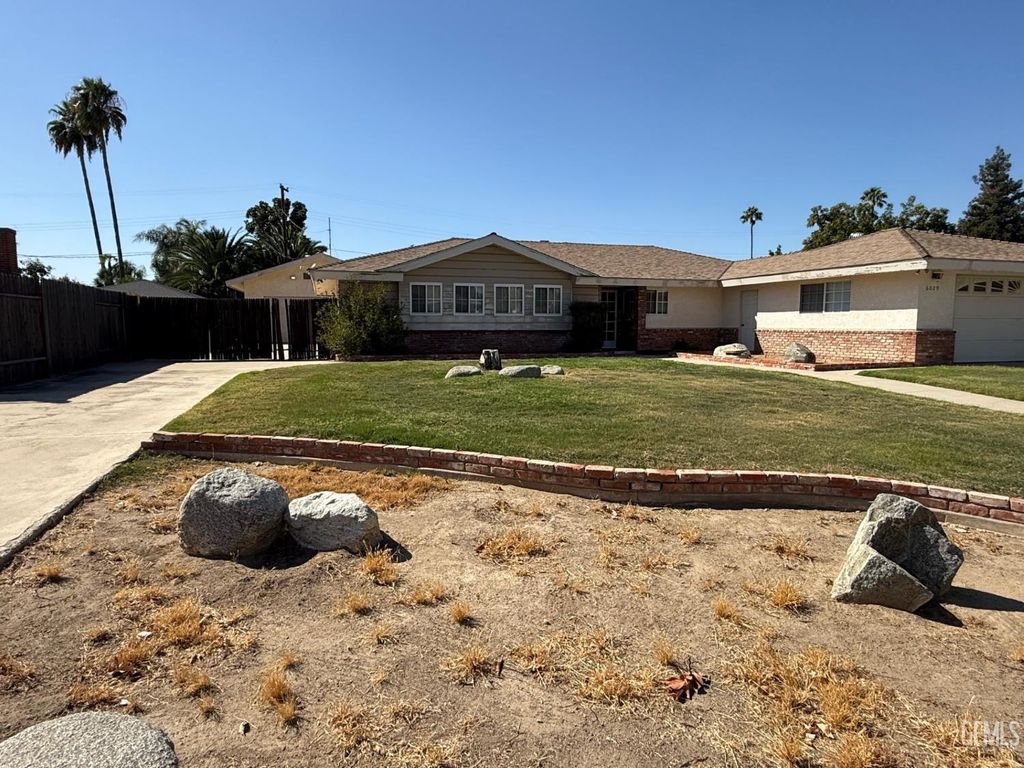 Photo of 6029 Lori Way, Bakersfield, CA 93308 (MLS # 202511354)