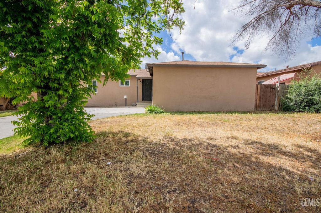 Photo of 1917 Clark Avenue, Bakersfield, CA 93304 (MLS # 202603929)