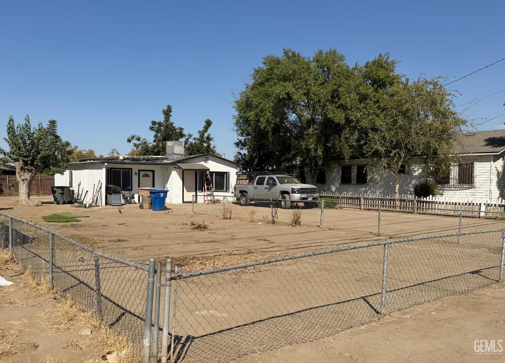 Photo of 1512 Southgate Drive, Bakersfield, CA 93304 (MLS # 202610843)