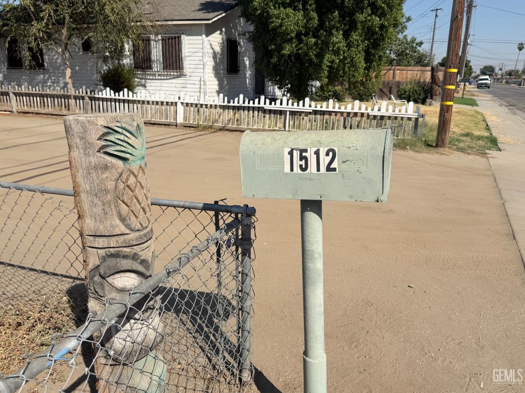 Photo of 1512 Southgate Drive, Bakersfield, CA 93304 (MLS # 202610843)