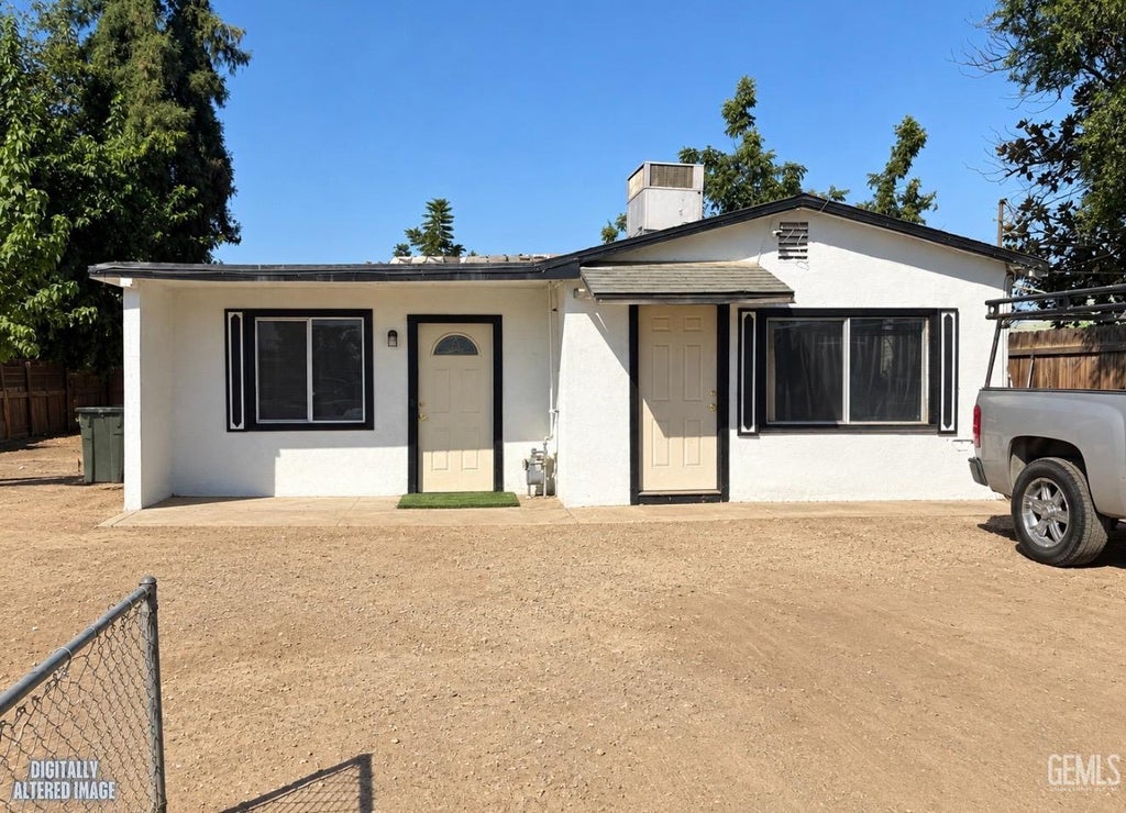 Photo of 1512 Southgate Drive, Bakersfield, CA 93304 (MLS # 202610843)
