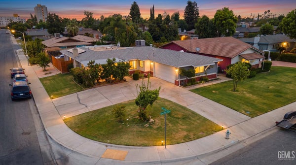 2607 EMERALD ST, BAKERSFIELD, CA 93304 - Image 97c8da30f91ad916a856e73a2cdcc893/1446534442