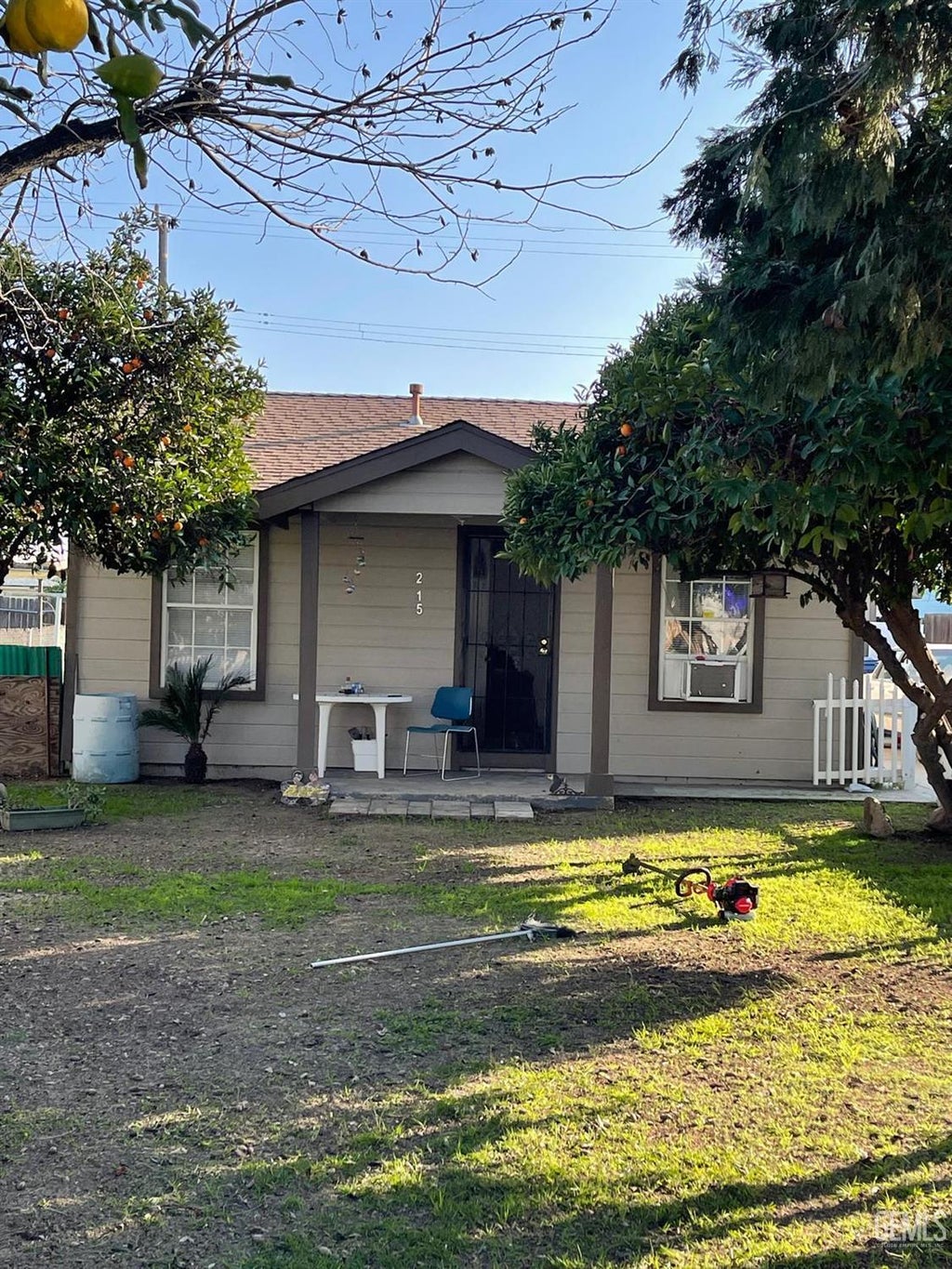 Photo of 215 Harding Avenue, Bakersfield, CA 93308 (MLS # 202601353)