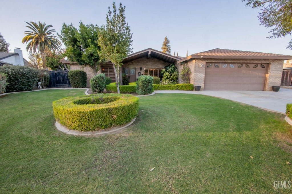 Photo of 6904 Quailwood Drive, Bakersfield, CA 93309 (MLS # 202610851)