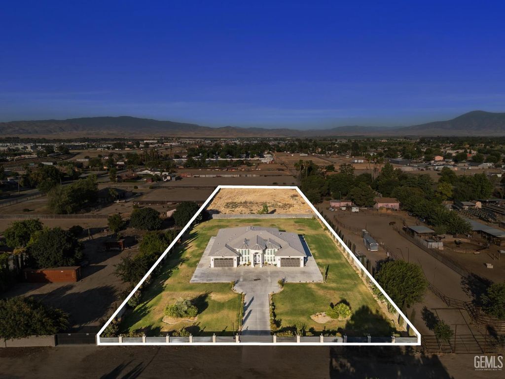 Photo of 613 S Sterling Road, Bakersfield, CA 93307 (MLS # 202600426)