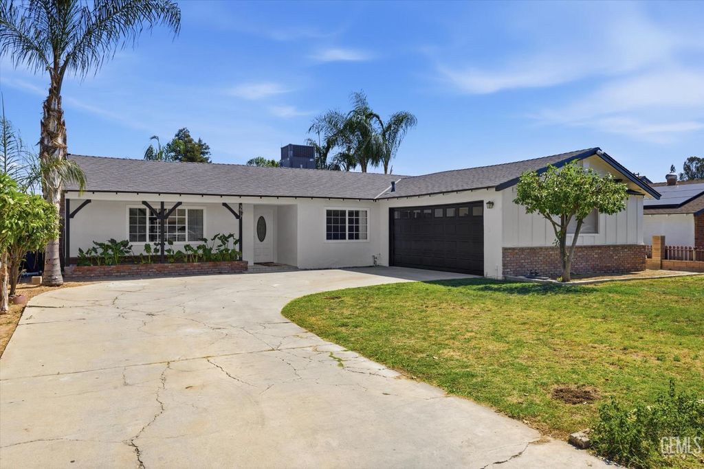 Photo of 3917 Reno Avenue, Bakersfield, CA 93309 (MLS # 202606126)