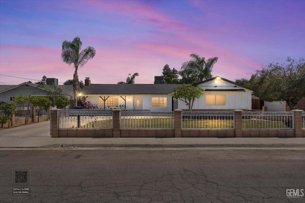 Photo of 3917 Reno Avenue, Bakersfield, CA 93309 (MLS # 202606126)