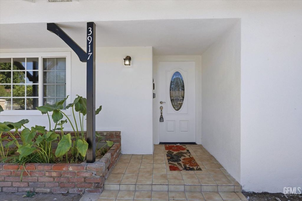 Photo of 3917 Reno Avenue, Bakersfield, CA 93309 (MLS # 202606126)