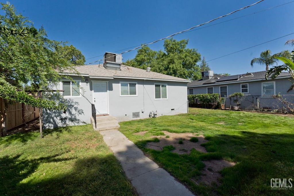 Photo of 2914 Cedar Street, Bakersfield, CA 93301 (MLS # 202603578)