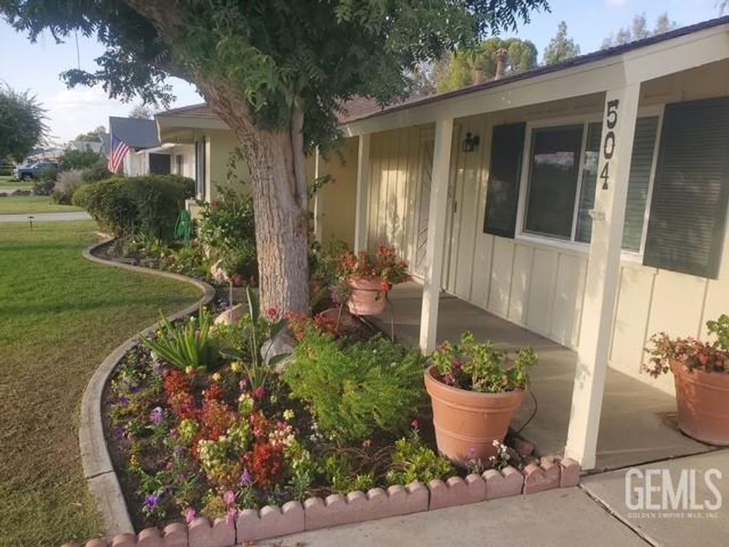 Photo of 504 Cherry Hills Drive, Bakersfield, CA 93309 (MLS # 202511585)