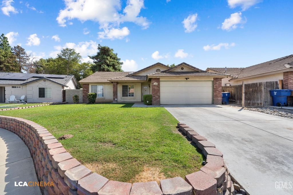 Photo of 4715 Peacock Court, Bakersfield, CA 93313 (MLS # 202600066)
