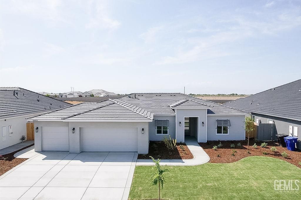 Photo of 16723 Chloe Court, Bakersfield, CA 93314 (MLS # 202511008)