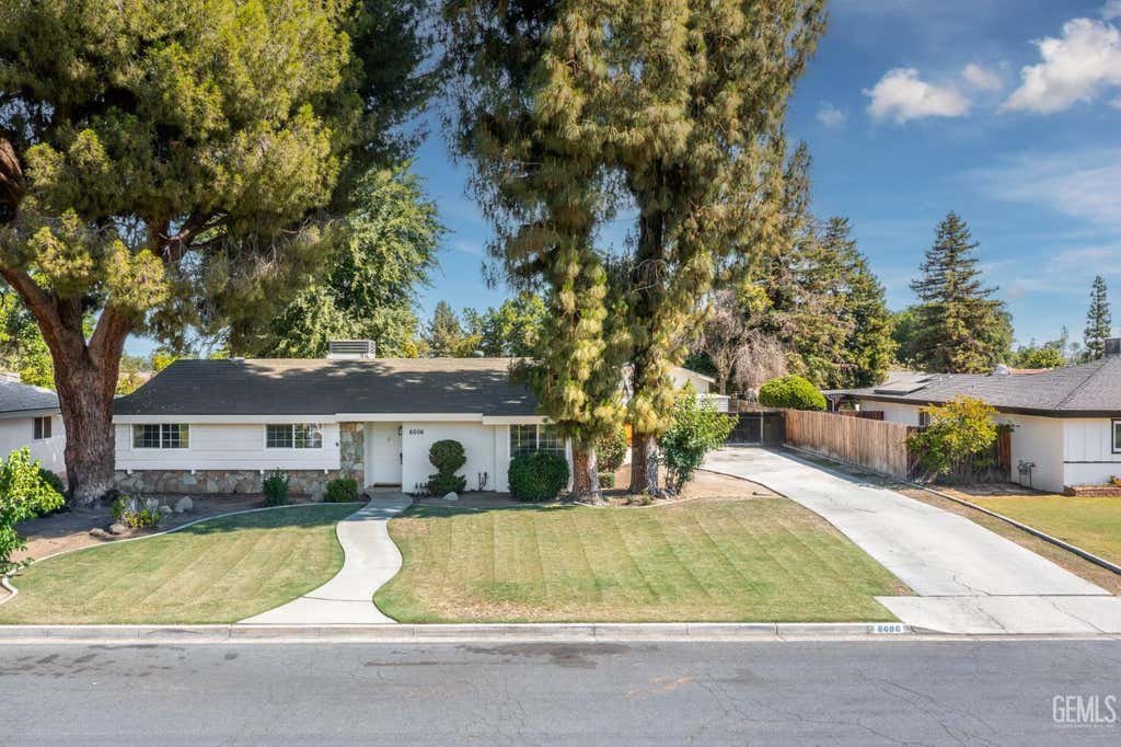 Photo of 6606 Desmond Avenue, Bakersfield, CA 93308 (MLS # 202605388)