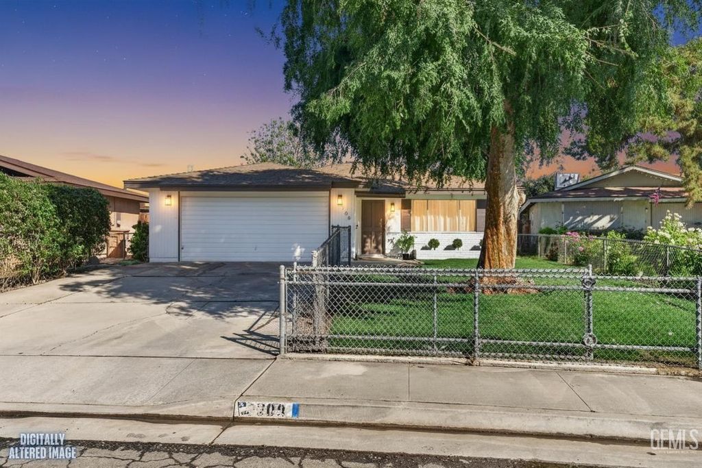 Photo of 708 Rutherford Court, Bakersfield, CA 93308 (MLS # 202603883)