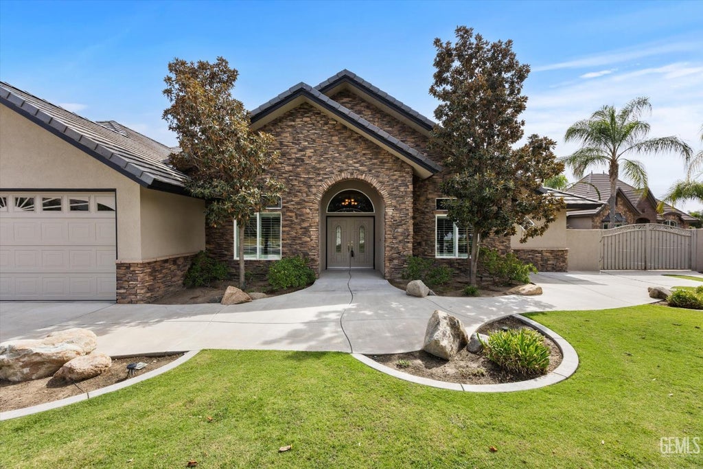 Photo of 14637 Tribute Way WAY, Bakersfield, CA 93314 (MLS # 202609749)