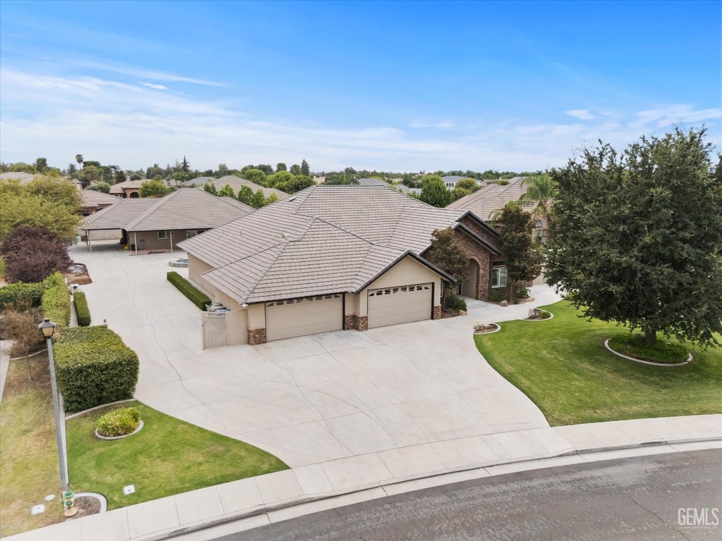 Photo of 14637 Tribute Way WAY, Bakersfield, CA 93314 (MLS # 202609749)