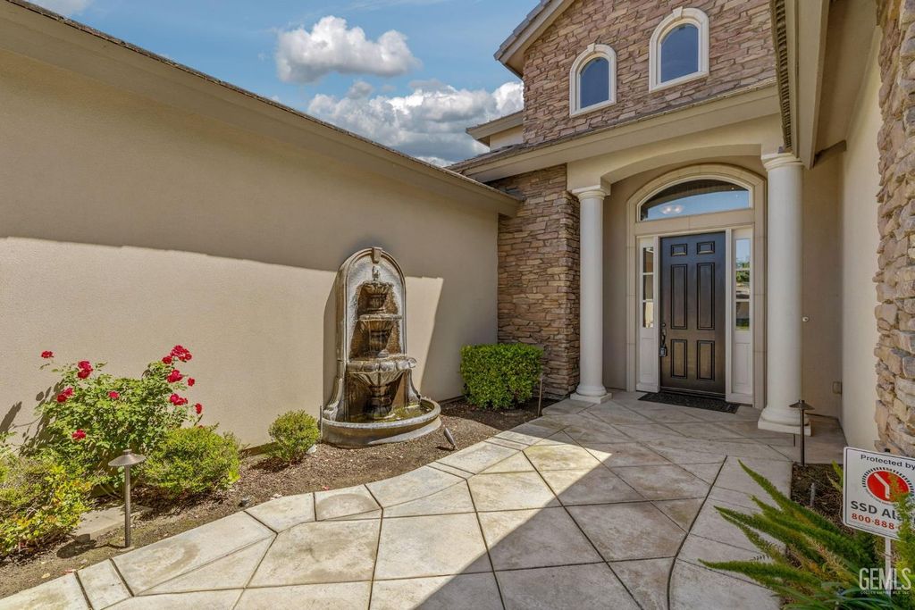 Photo of 2902 Ragland Court, Bakersfield, CA 93311 (MLS # 202603371)