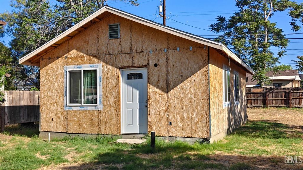 Photo of 118 Hughes Avenue, Bakersfield, CA 93308 (MLS # 202603561)