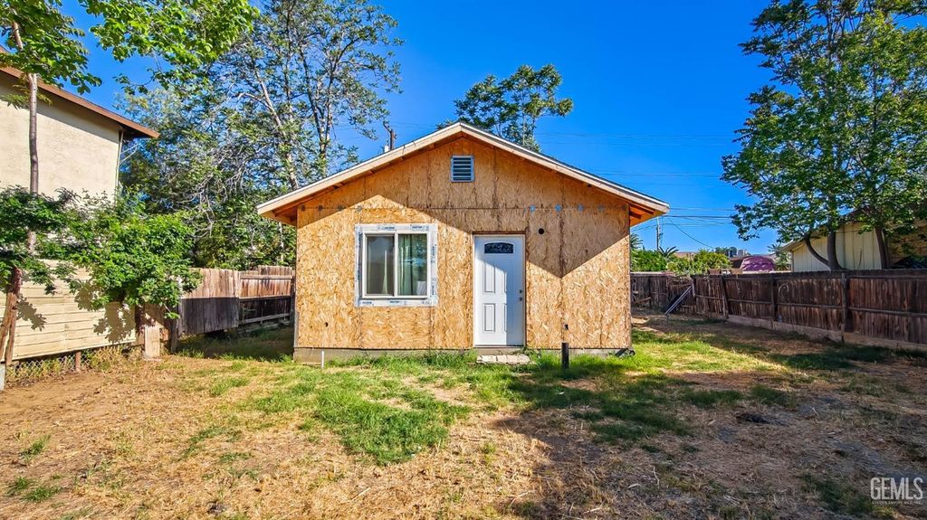 Photo of 118 Hughes Avenue, Bakersfield, CA 93308 (MLS # 202603561)