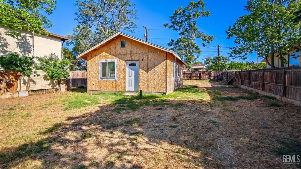 Photo of 118 Hughes Avenue, Bakersfield, CA 93308 (MLS # 202603561)