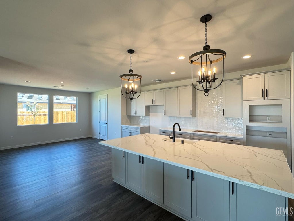 Photo of 11001 Quentari Avenue, Bakersfield, CA 93311 (MLS # 202608514)