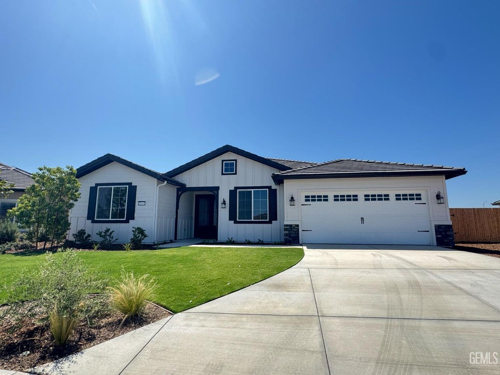 Photo of 11001 Quentari Avenue, Bakersfield, CA 93311 (MLS # 202608514)