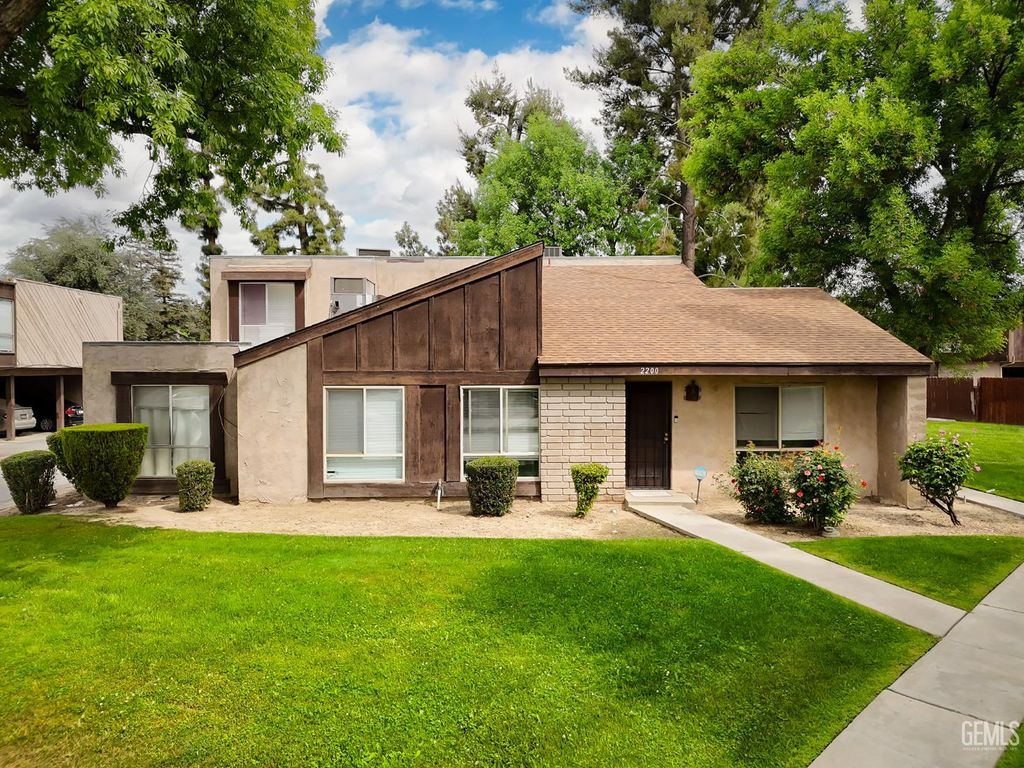 Photo of 2200 Cedro Court #B, Bakersfield, CA 93309 (MLS # 202603863)