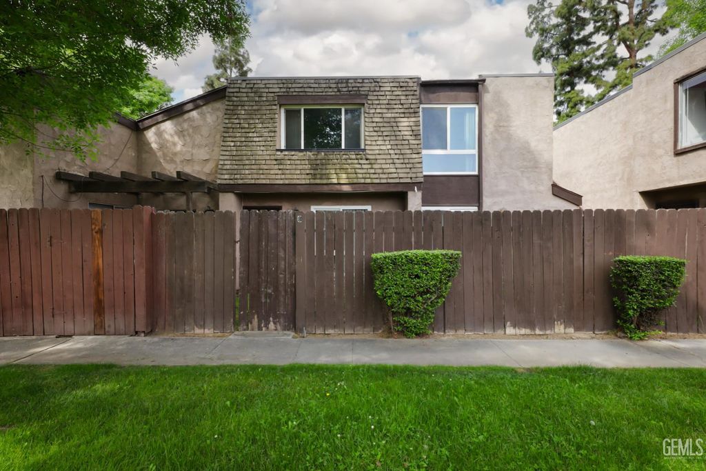 Photo of 2200 Cedro Court #B, Bakersfield, CA 93309 (MLS # 202603863)