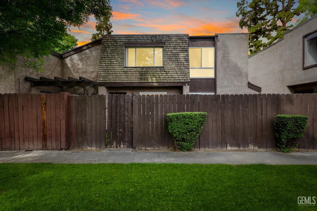Photo of 2200 Cedro Court #B, Bakersfield, CA 93309 (MLS # 202603863)