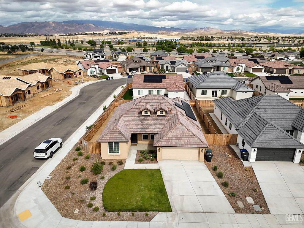 Photo of 4617 Freestone Ct, Bakersfield, CA 93306 (MLS # 202604004)