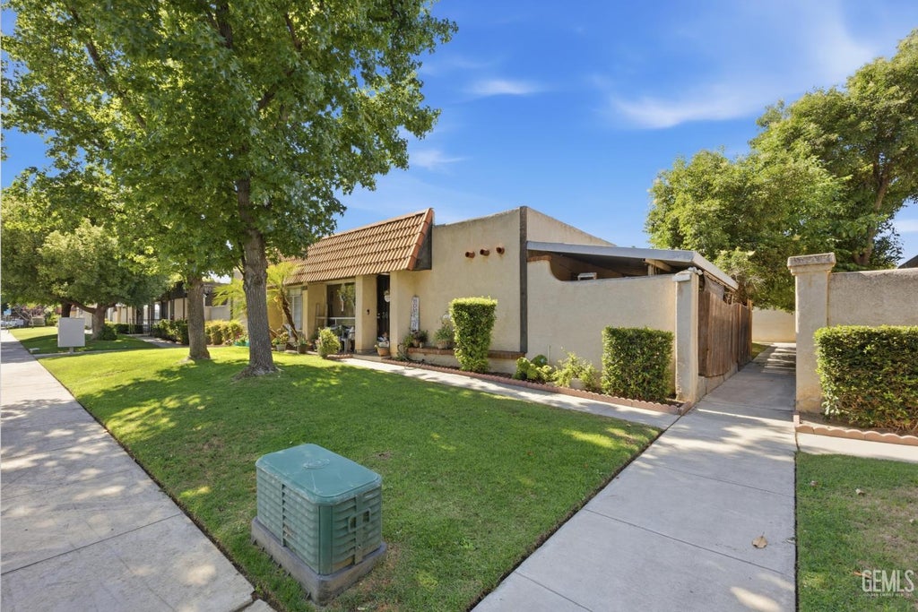 Photo of 3609 Sampson Court #C, Bakersfield, CA 93309 (MLS # 202606104)