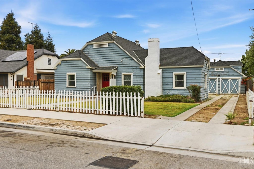 Photo of 2010 Cherry Street, Bakersfield, CA 93304 (MLS # 202603957)