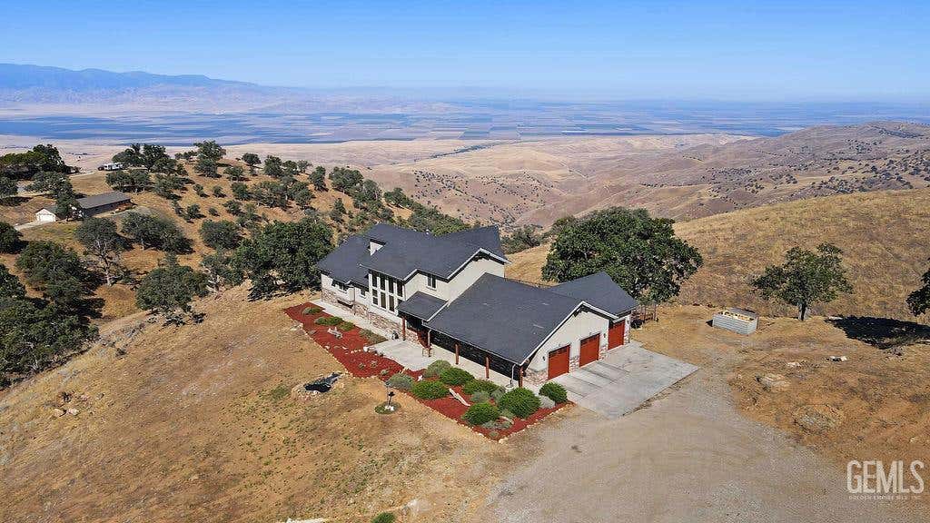 Photo of 30951 Dapple Grey Court, Tehachapi, CA 93561 (MLS # 202606918)