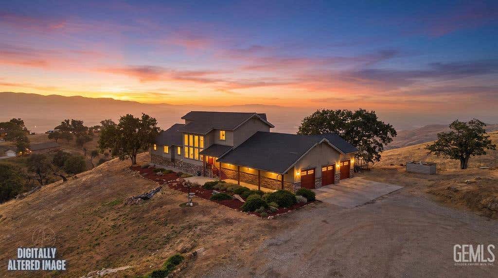 Photo of 30951 Dapple Grey Court, Tehachapi, CA 93561 (MLS # 202606918)