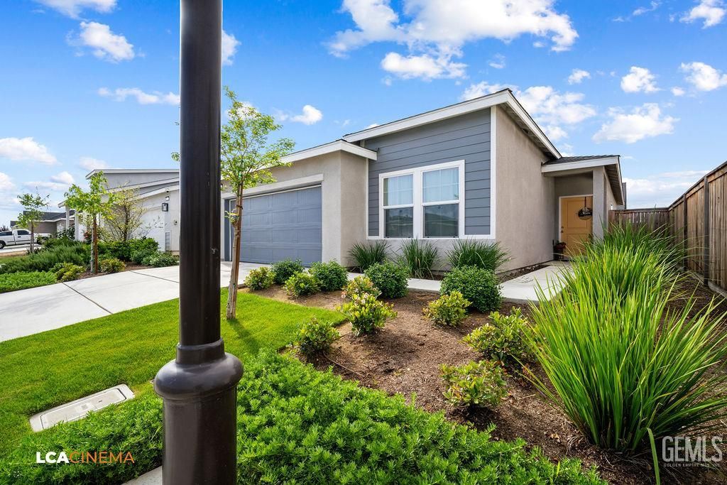 Photo of 9611 Redwood River Lane, Shafter, CA 93263 (MLS # 202603549)