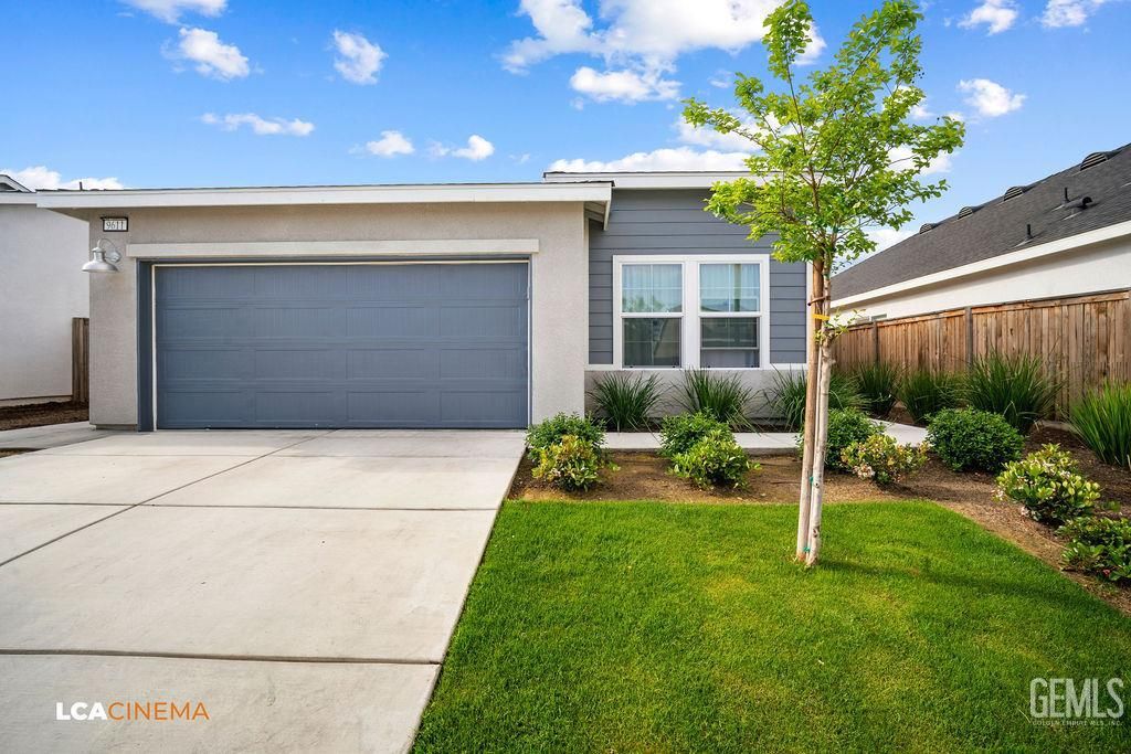 Photo of 9611 Redwood River Lane, Shafter, CA 93263 (MLS # 202603549)