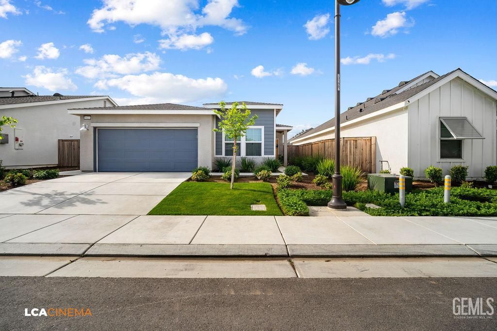 Photo of 9611 Redwood River Lane, Shafter, CA 93263 (MLS # 202603549)