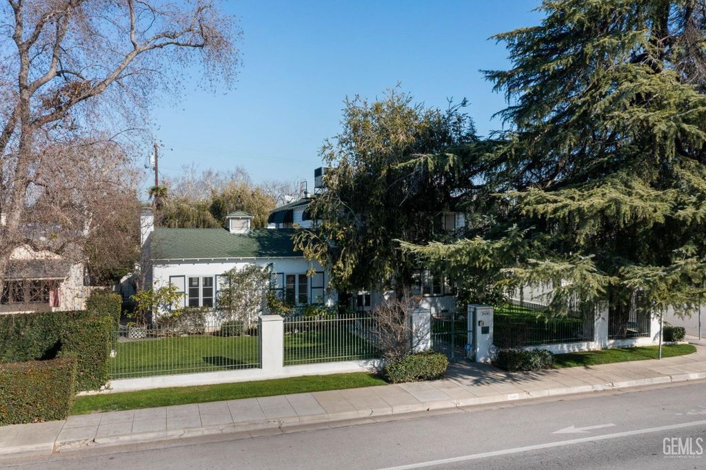 Photo of 2600 21st Street, Bakersfield, CA 93301 (MLS # 202601012)