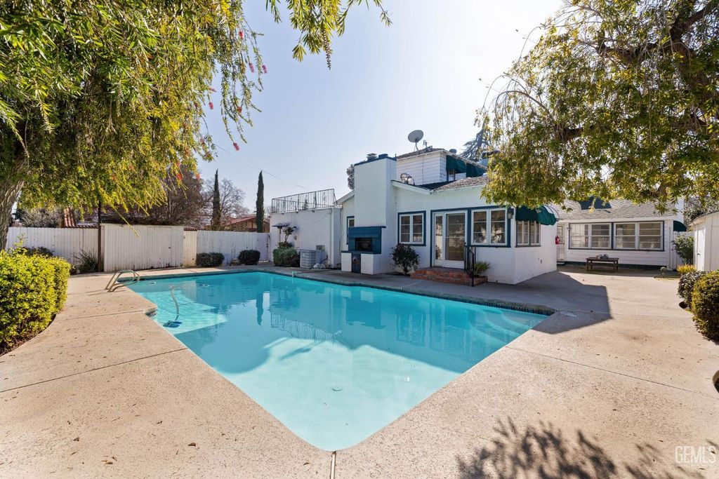 Photo of 2600 21st Street, Bakersfield, CA 93301 (MLS # 202601012)