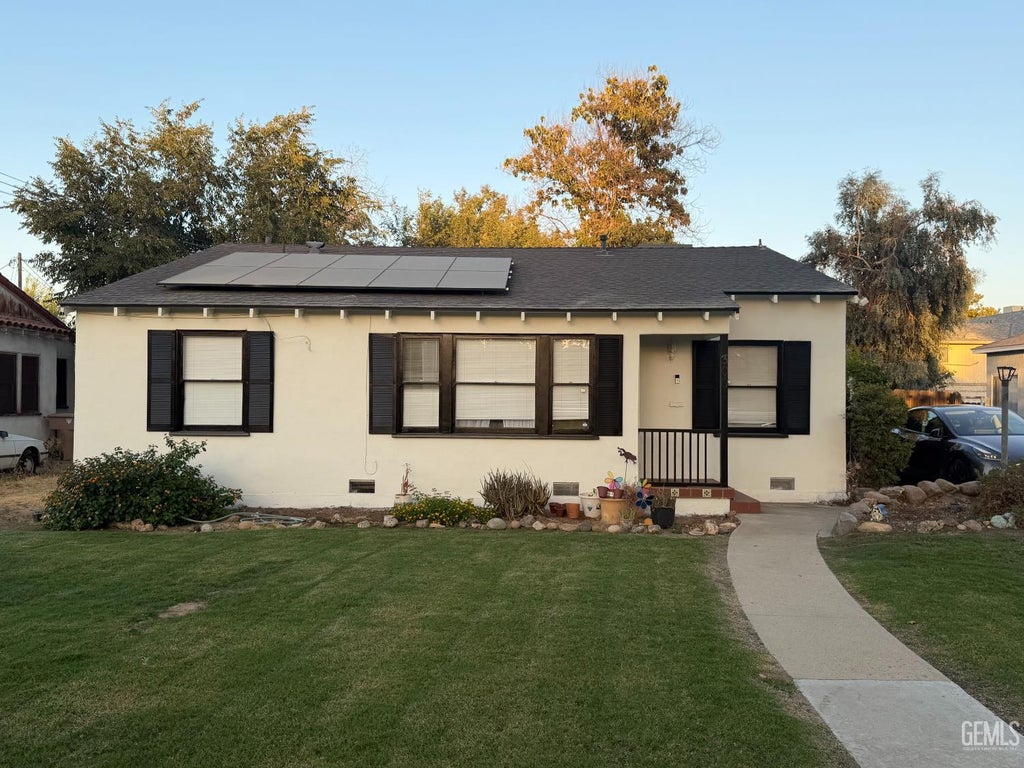Photo of 300 Holtby Road, Bakersfield, CA 93304 (MLS # 202609193)