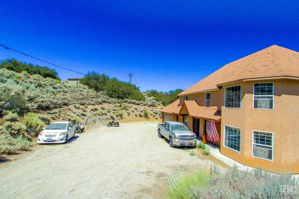 Photo of 24261 Jacaranda Drive, Tehachapi, CA 93561 (MLS # 202608522)