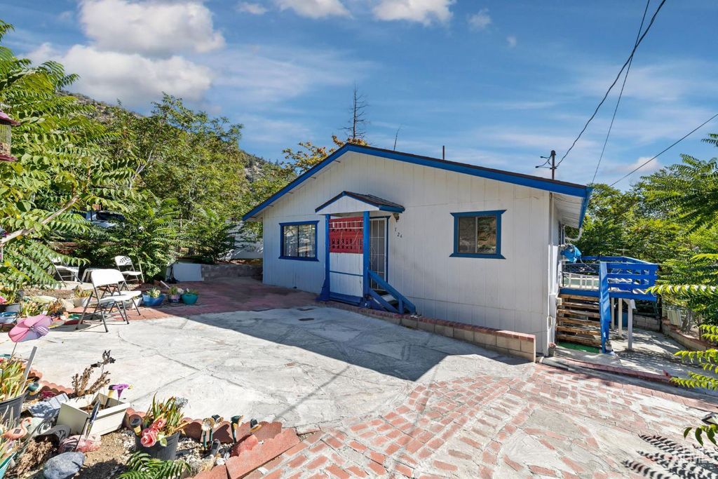 Photo of 724 Avalon, Frazier Park, CA 93225 (MLS # 202511102)