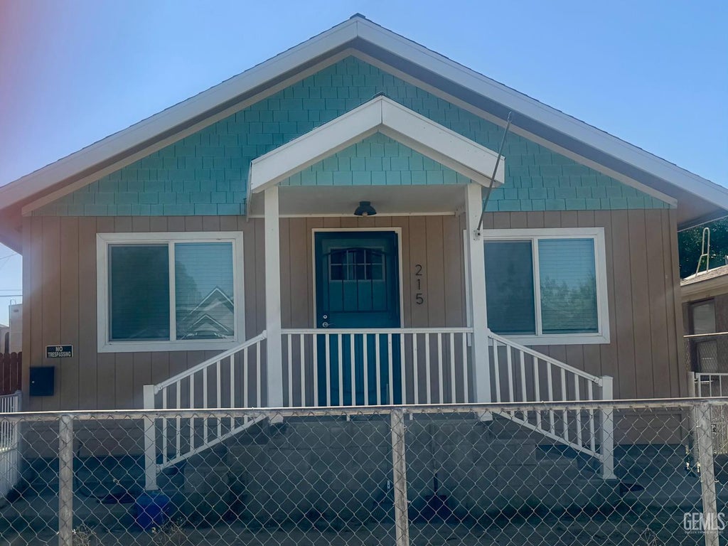 Photo of 215 Monroe Street, Taft, CA 93268 (MLS # 202606795)