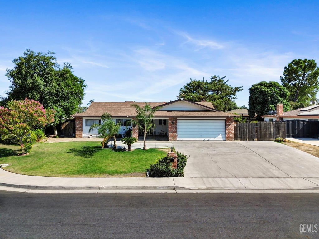 Photo of 2304 Bladen Street, Bakersfield, CA 93309 (MLS # 202607683)