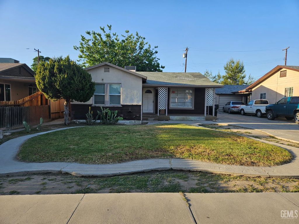 Photo of 144 Rodriguez Avenue, Shafter, CA 93263 (MLS # 202603599)