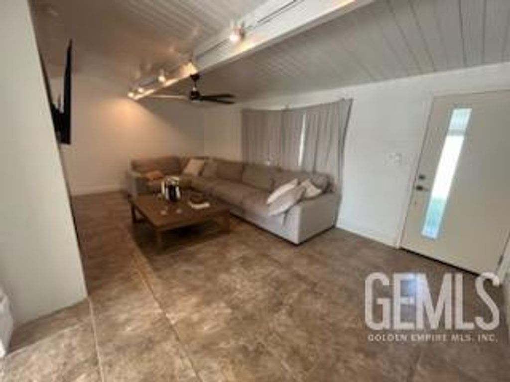 Photo of 909 Oberlin Court, Bakersfield, CA 93305 (MLS # 202602846)